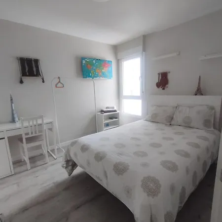 Atico 4 Personas Con Terraza Amueblada Y Vistas. *