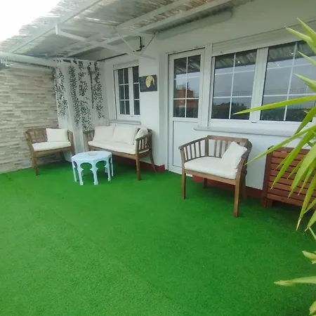 Atico 4 Personas Con Terraza Amueblada Y Vistas.